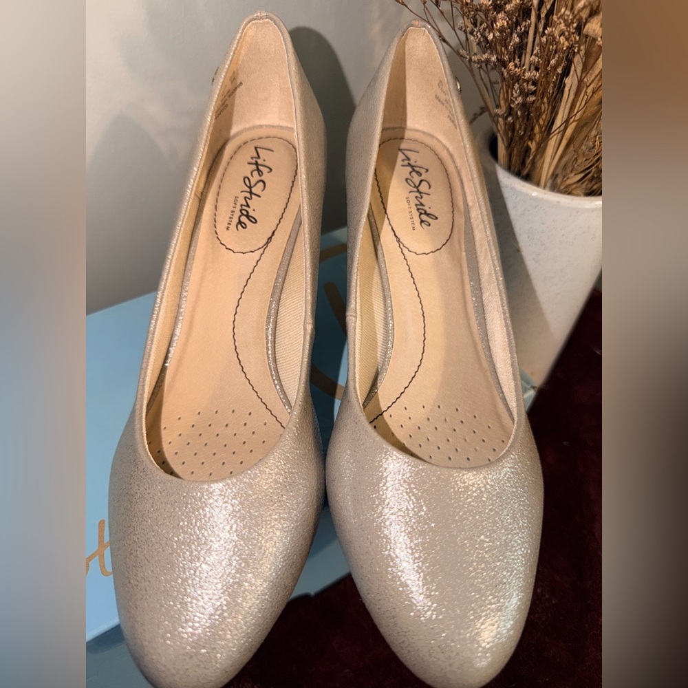 Life Stride NIB Women's Glittering Champagne Heels